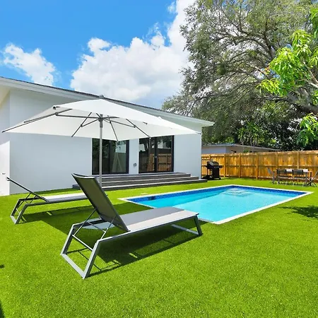 Villa Radiance - Modern Design, Poolside Escape
